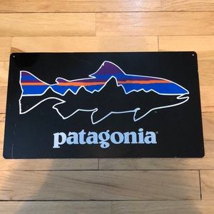Patagonia 2 Way 16”x9” Aluminum Sign
